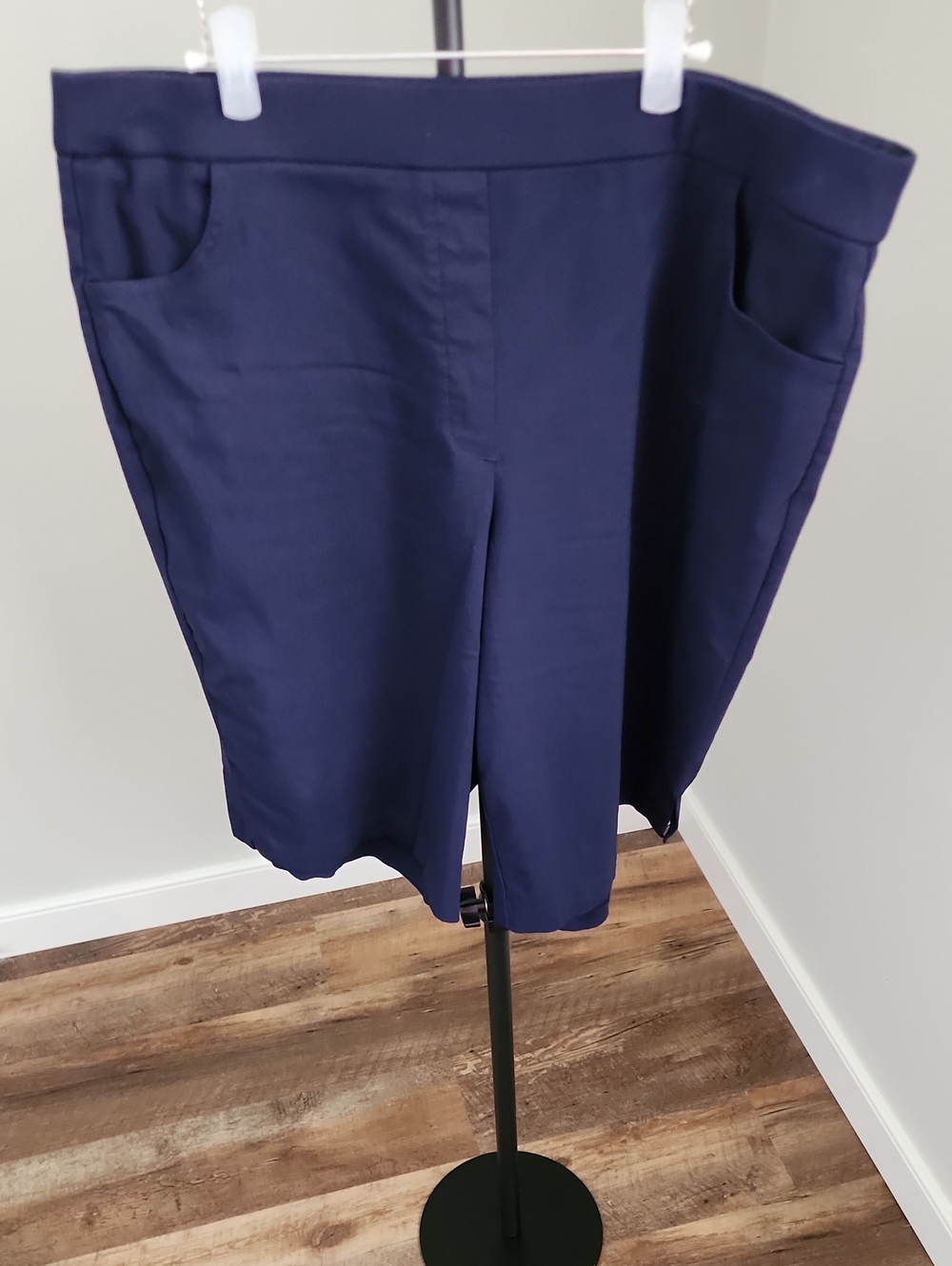 Alfred Dunner Navy Pull on Shorts Size 16W - Picture 1 of 5